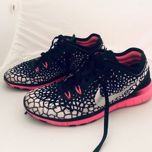 Nike free runners size 6. Excellent condition $30